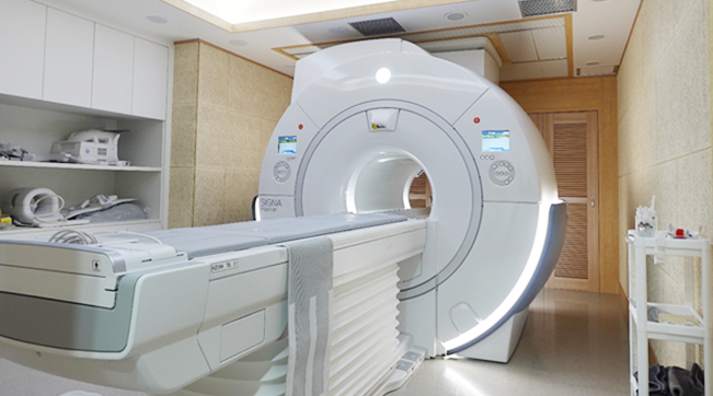 GE SIGNA Pioneer 3.0T MRI